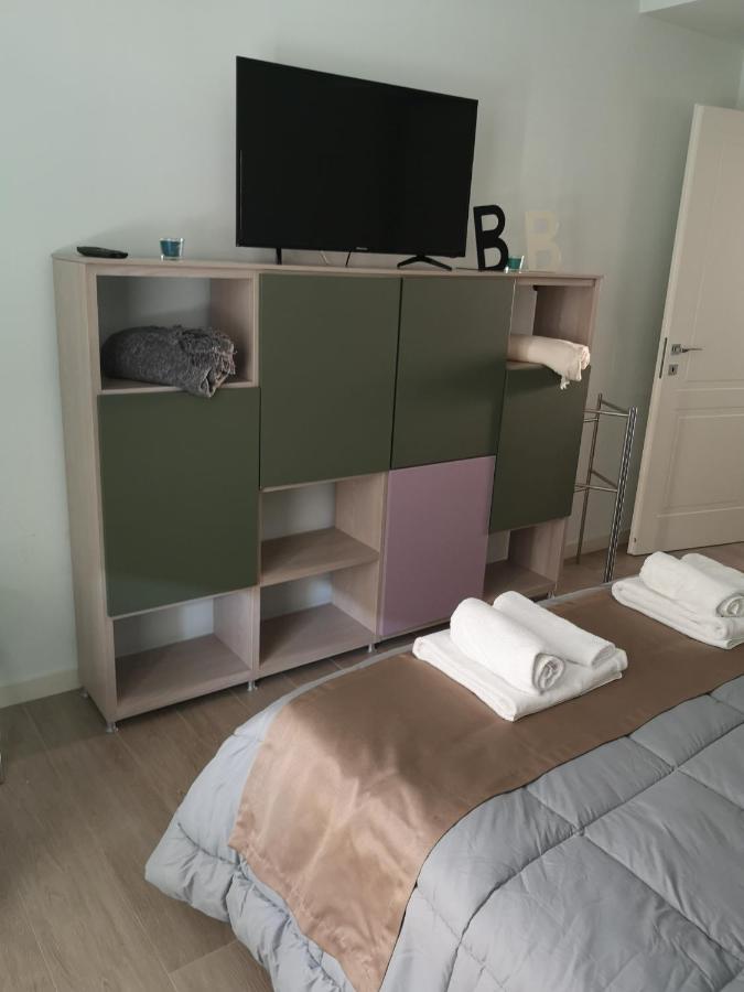 Urban Chic Home Bari Room photo
